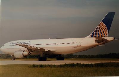 Photo of aircraft N72987 operated by Continental Air Lines