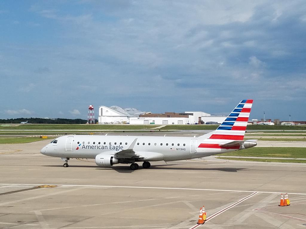 Photo of aircraft N113HQ operated by American Eagle