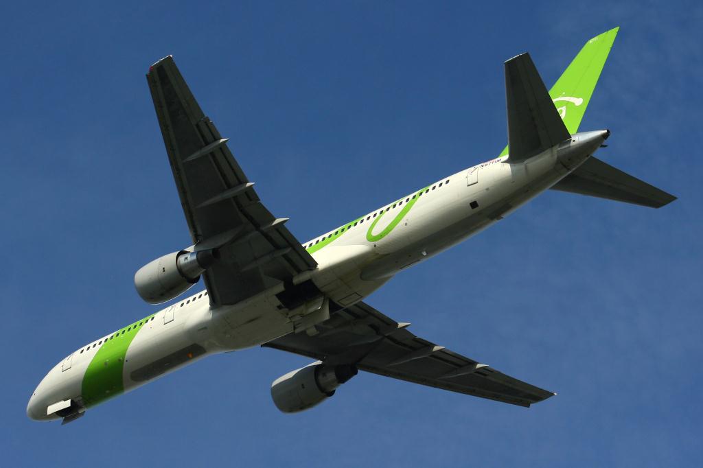 Photo of aircraft N6711M operated by Song