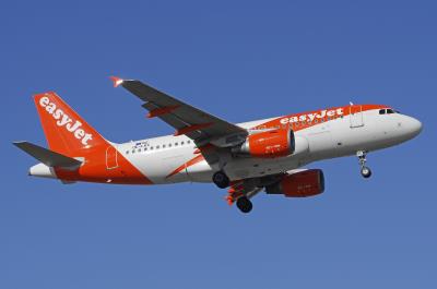 Photo of aircraft OE-LKC operated by easyJet Europe