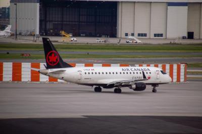 Photo of aircraft C-FEJF operated by Air Canada Express
