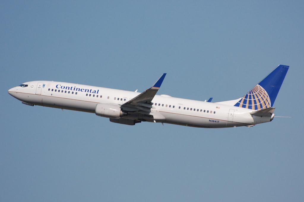 Photo of aircraft N38417 operated by Continental Air Lines