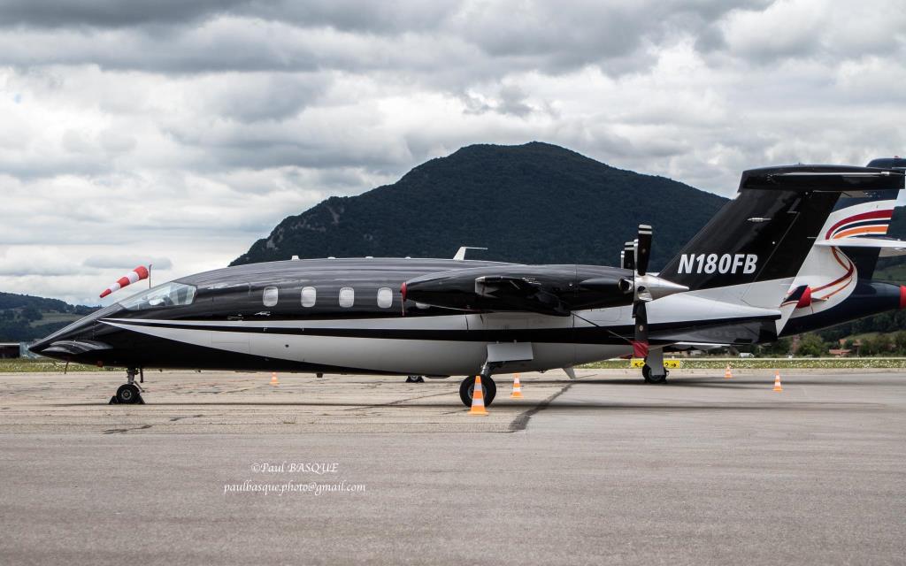 Photo of aircraft N180FB operated by Aircraft Guaranty Corporation Trustee