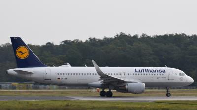 Image of aircraft registration D-AIUA - A A320-214(WL) operated by Lufthansa