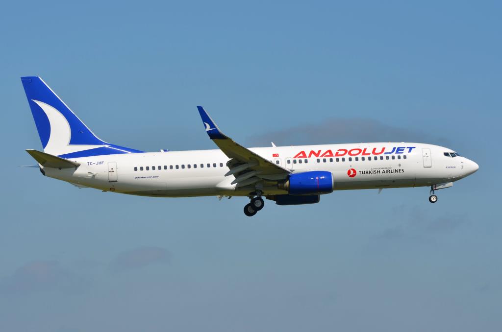 Photo of aircraft TC-JHF operated by Anadolu Jet
