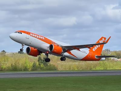 Photo of aircraft G-UZHD operated by easyJet