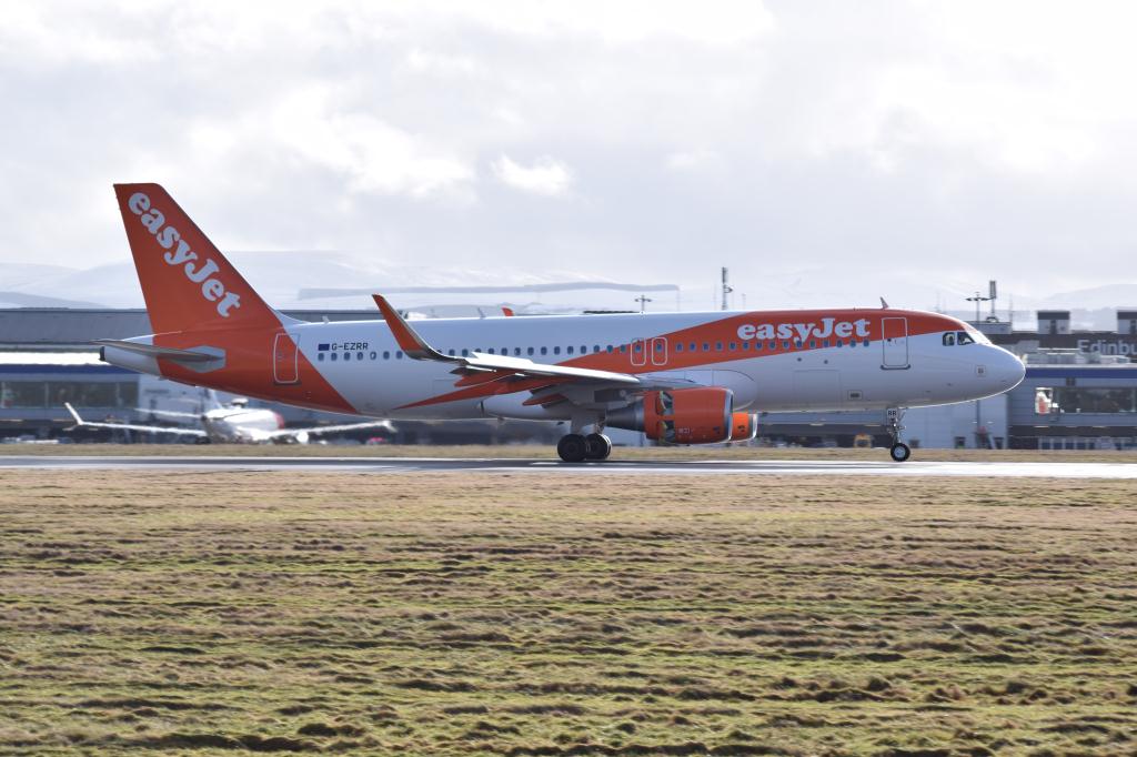 Photo of aircraft G-EZRR operated by easyJet