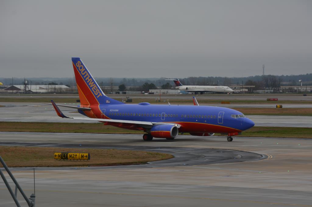 Photo of aircraft N244WN operated by Southwest Airlines