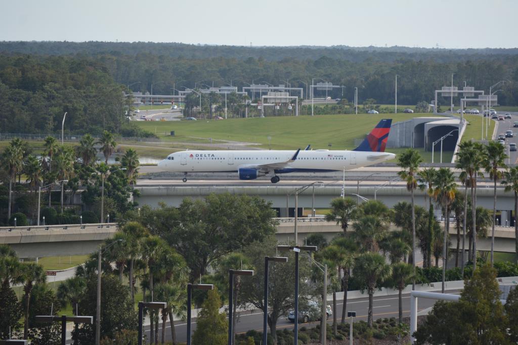 Photo of aircraft N341DN operated by Delta Air Lines