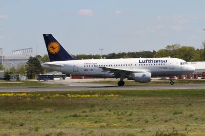 Image of aircraft registration D-AIBI - A A319-112 operated by Lufthansa