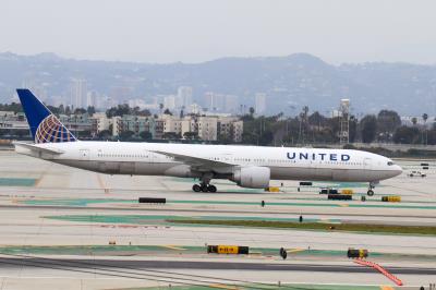 Photo of aircraft N2135U operated by United Airlines