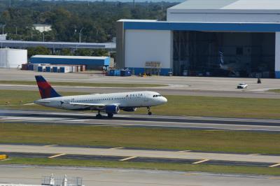 Photo of aircraft N332NW operated by Delta Air Lines