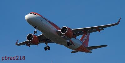 Photo of aircraft G-UZHS operated by easyJet