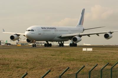 Photo of aircraft F-GLZC operated by Air France