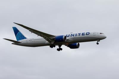 Photo of aircraft N29985 operated by United Airlines