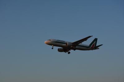 Photo of aircraft EI-EIA operated by Alitalia