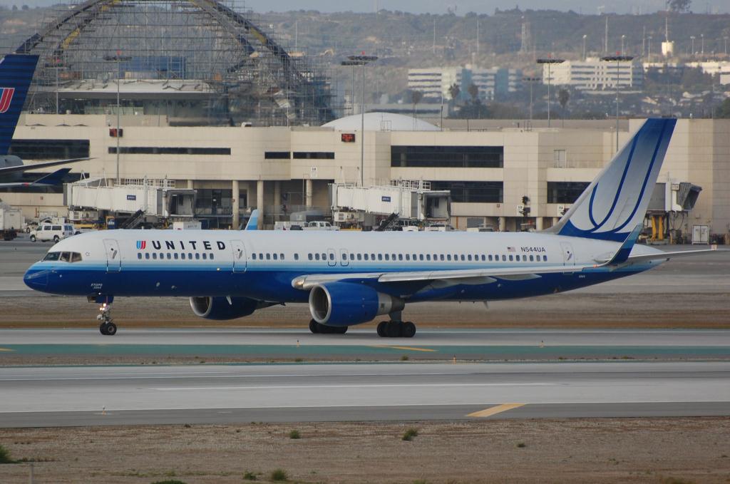 Photo of aircraft N544UA operated by United Airlines