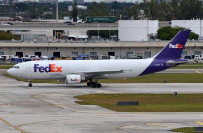 Photo of aircraft N678FE operated by Federal Express (FedEx)