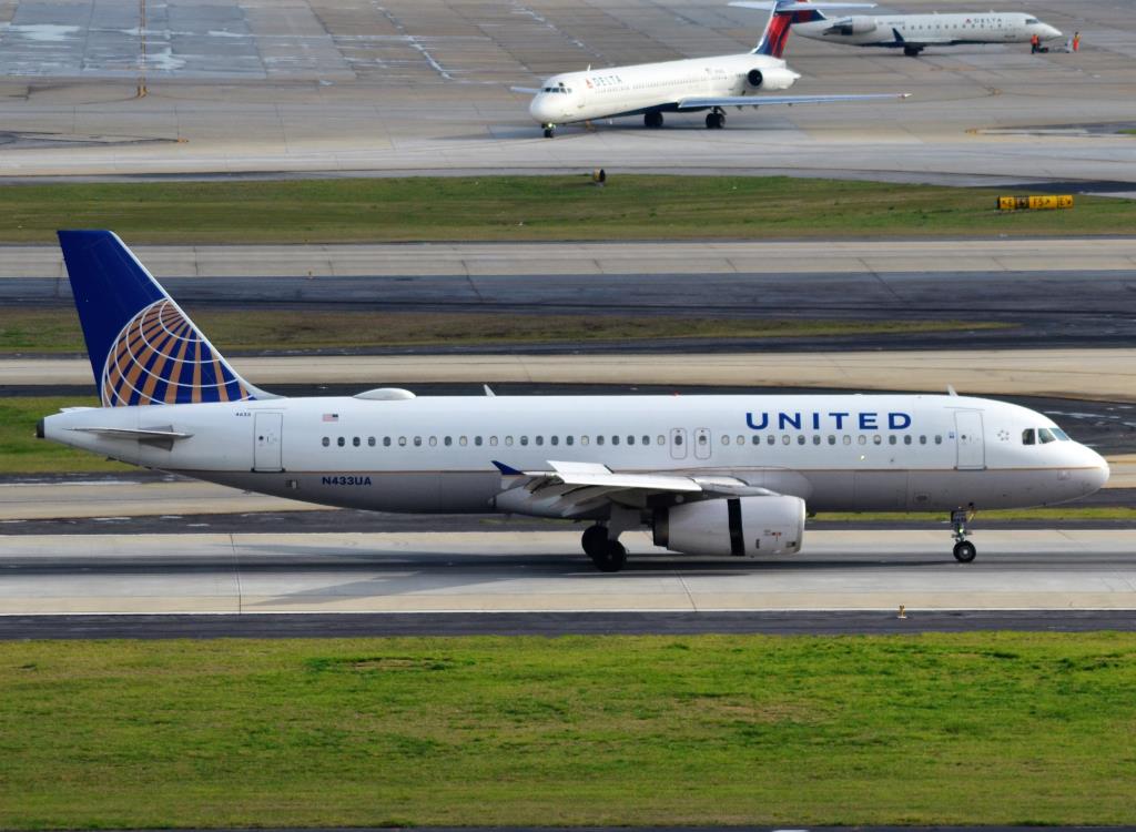 Photo of aircraft N433UA operated by United Airlines