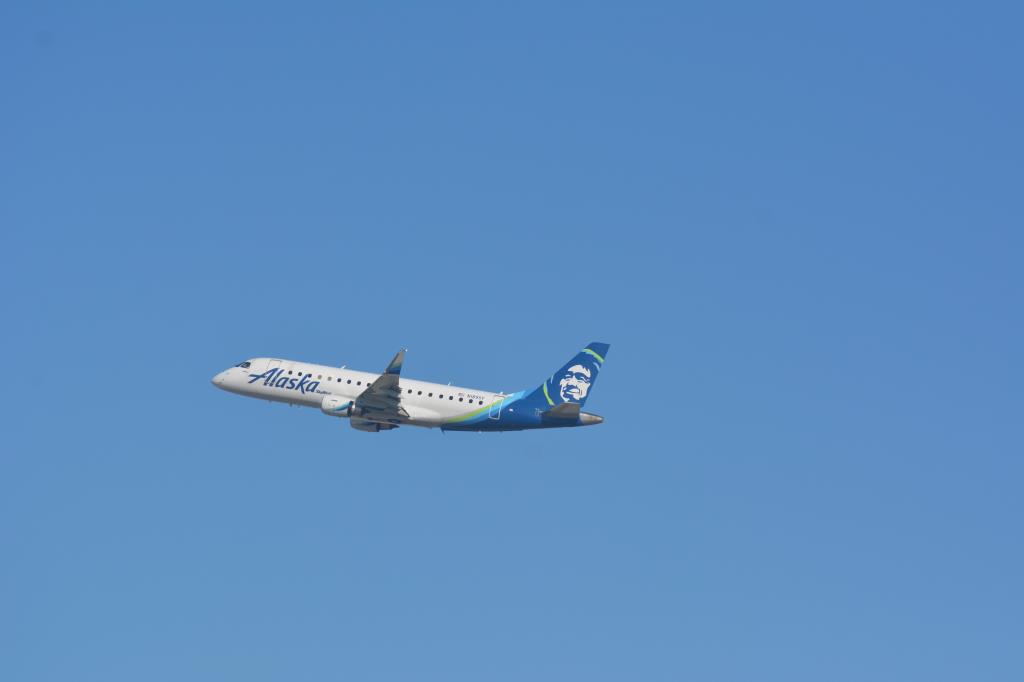 Photo of aircraft N189SY operated by Alaska Airlines