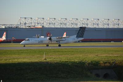 Photo of aircraft C-GLQV operated by Porter Airlines