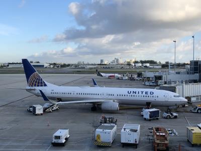 Photo of aircraft N61887 operated by United Airlines