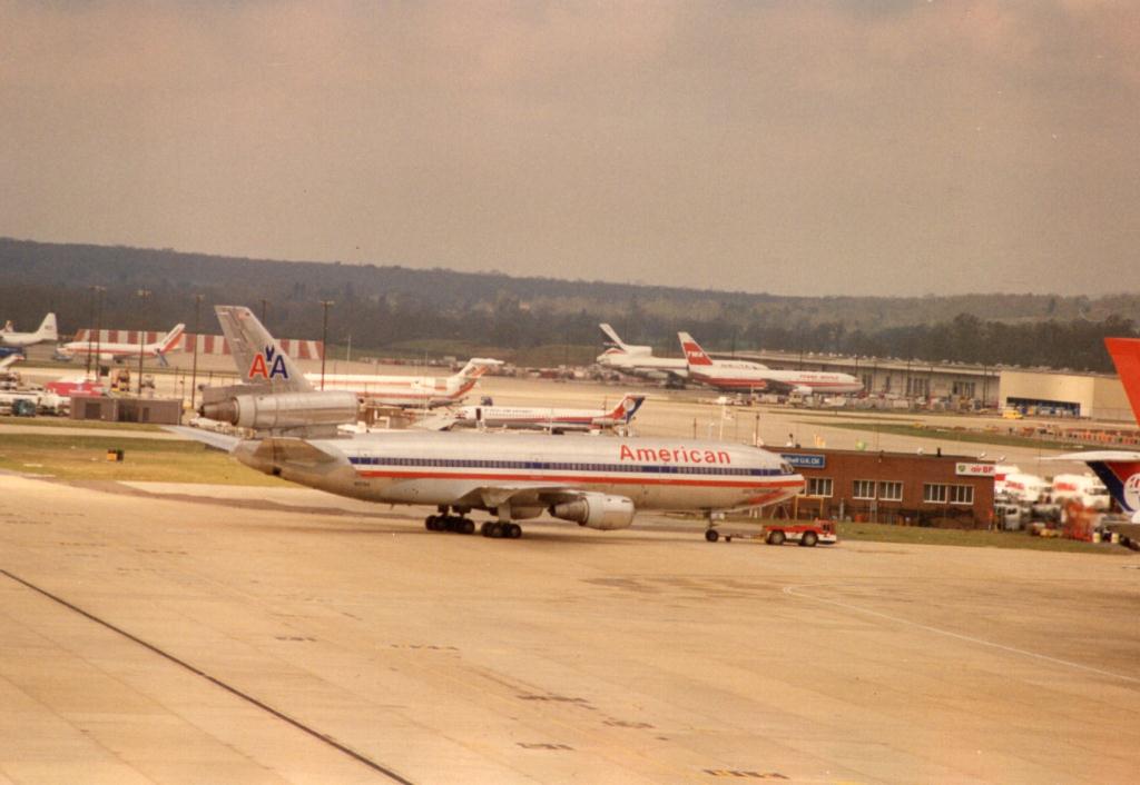 Photo of aircraft N148AA operated by American Airlines