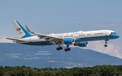 Image of aircraft registration 09-0016 - A C-32A operated by United States Air Force