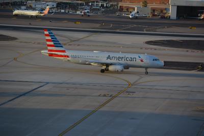 Photo of aircraft N658AW operated by American Airlines