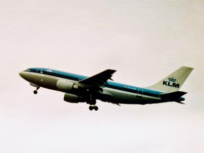 Photo of aircraft PH-AGE operated by KLM Royal Dutch Airlines