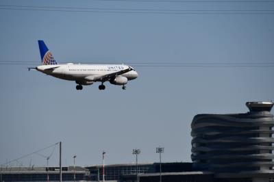 Photo of aircraft N438UA operated by United Airlines