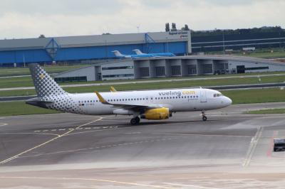 Image of aircraft registration EC-MEA - A A320-232(WL) operated by Vueling