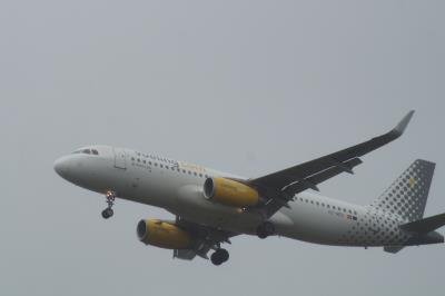 Image of aircraft registration EC-MES - A A320-232(WL) operated by Vueling