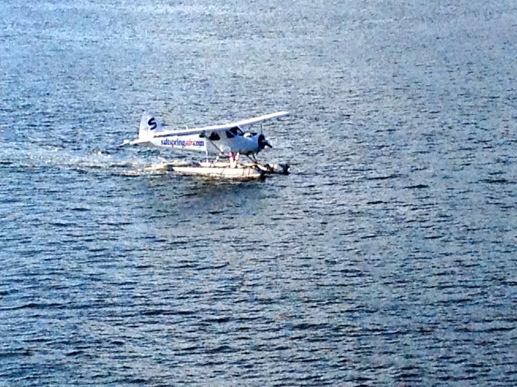 Photo of aircraft C-GHMI operated by Salt Spring Island Air