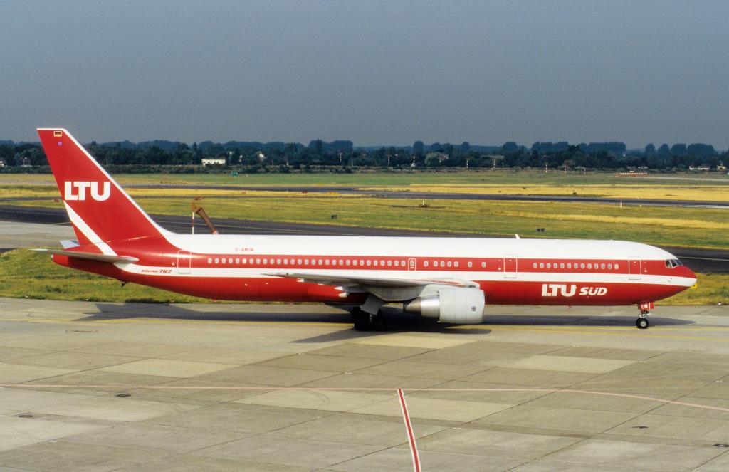 Photo of aircraft D-AMUN operated by LTU Sued