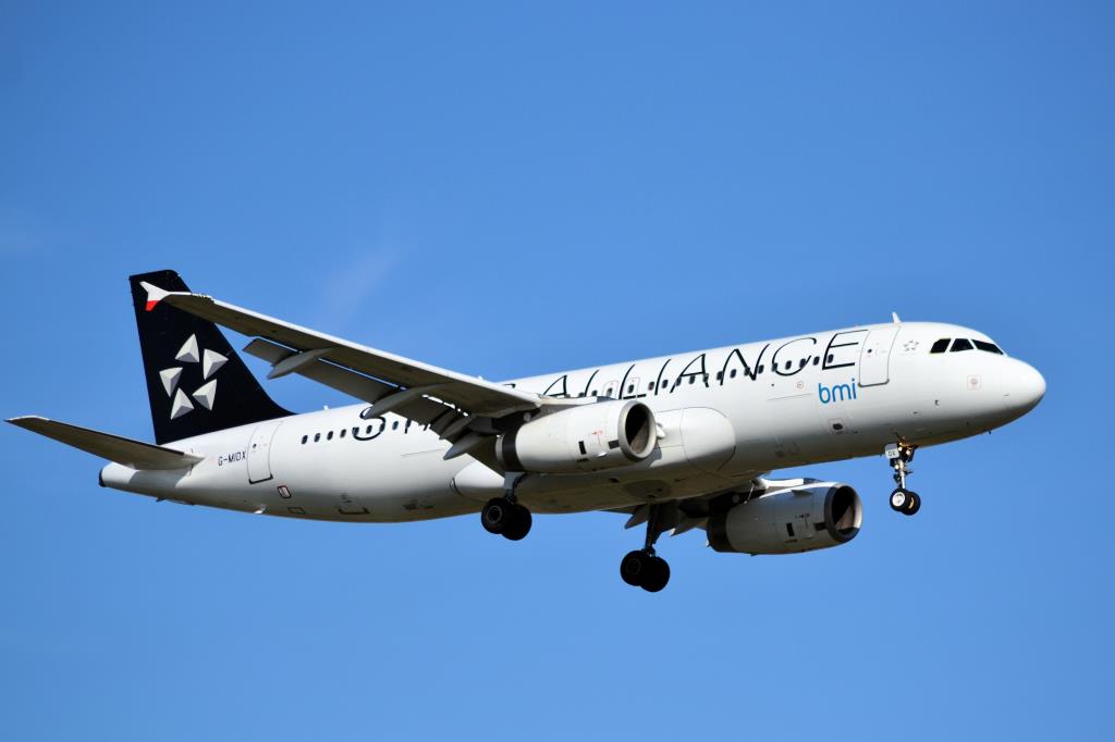 Photo of aircraft G-MIDZ operated by bmi British Midland