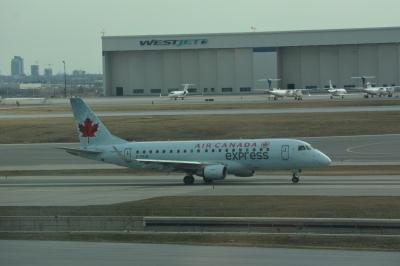 Photo of aircraft C-FEJB operated by Air Canada Express