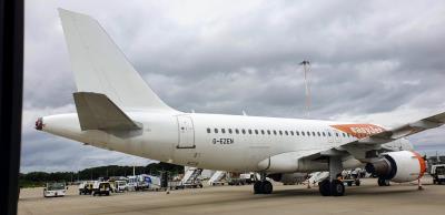 Image of aircraft registration G-EZEN - A A319-111 operated by easyJet