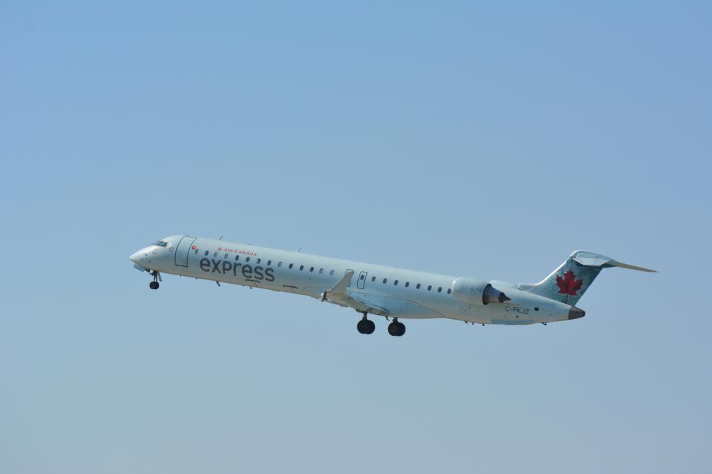 Photo of aircraft C-FKJZ operated by Air Canada Express