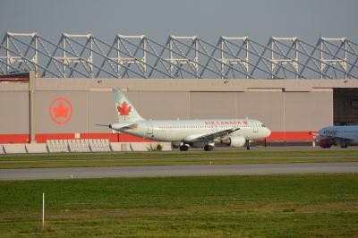 Photo of aircraft C-FGJI operated by Air Canada