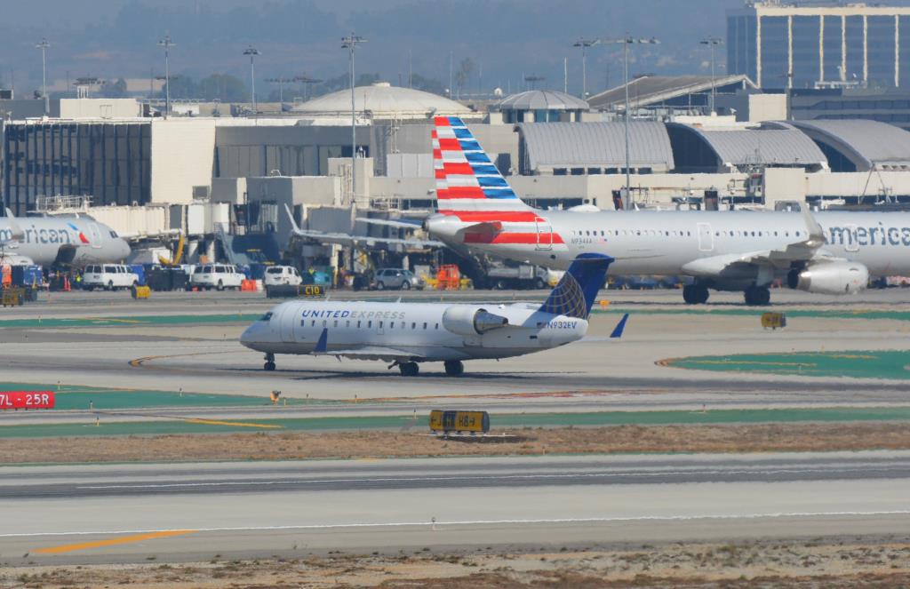 Photo of aircraft N932EV operated by SkyWest Airlines