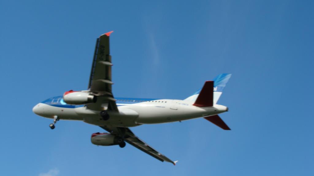 Photo of aircraft G-DBCB operated by bmi British Midland