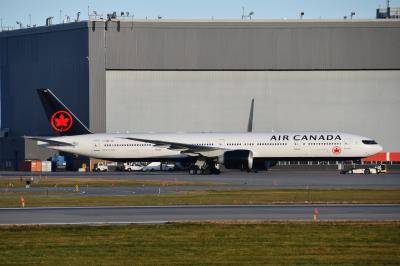 Photo of aircraft C-FNNQ operated by Air Canada