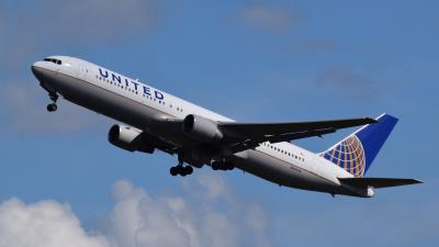 Image of aircraft registration N646UA - A 767-322(ER) operated by United Airlines
