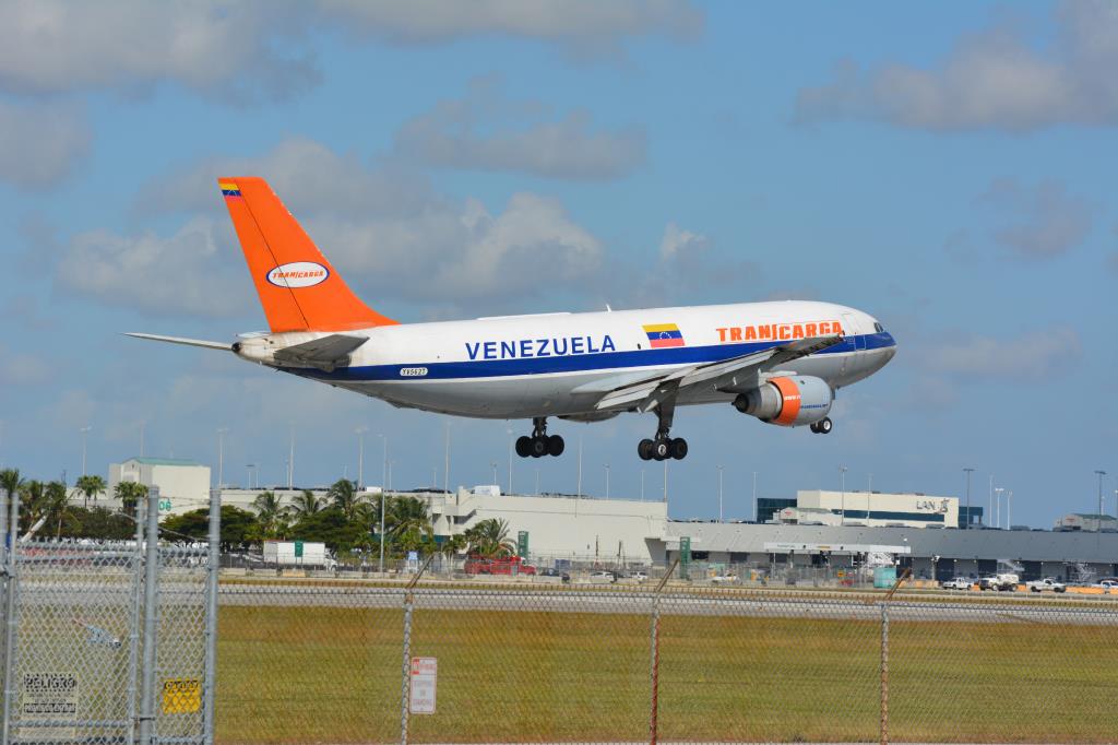 Photo of aircraft YV562T operated by Transcarga International Airways