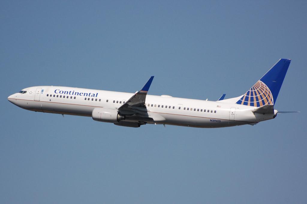 Photo of aircraft N39415 operated by Continental Air Lines
