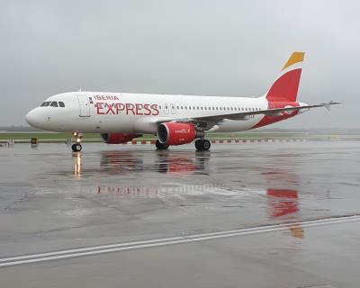 Image of aircraft registration EC-LLE - A A320-214 operated by Iberia Express