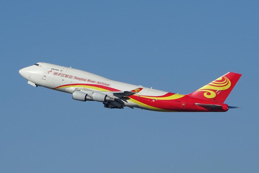 Photo of aircraft B-2432 operated by Yangtze River Express