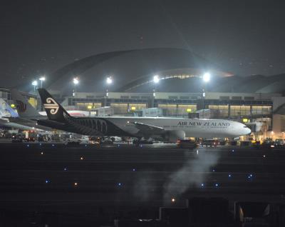 Image of aircraft registration ZK-OKS - A 777-319(ER) operated by Air New Zealand
