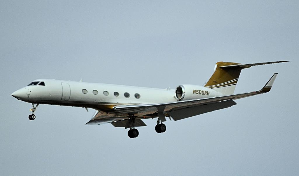 Photo of aircraft N500RH operated by Hendrick Motorsports